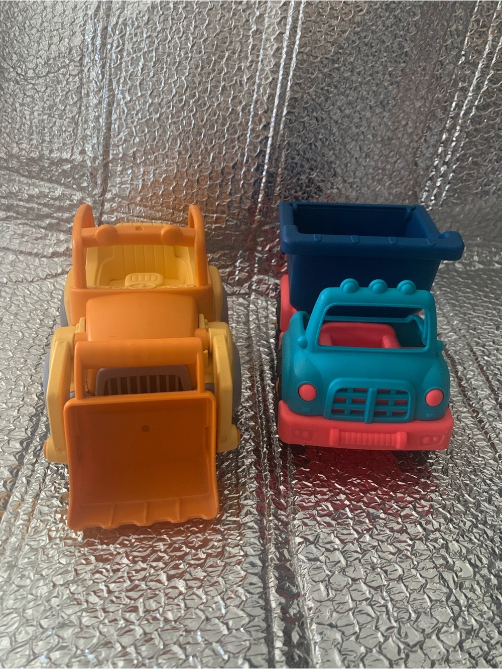 Construction toy vehicles